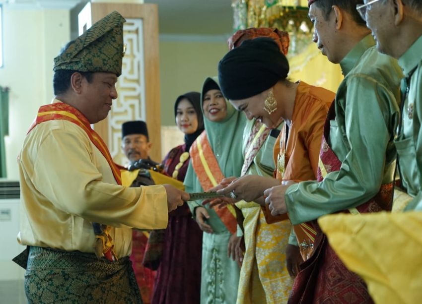 Kerajaan Negeri Padang Deli Angkat Pj Wako Syarmadani Sebagai Kerabat Kerajaan