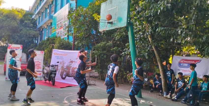 Tim Basket Kebanggaan 2 Sekolah Ini Hebohkan Road Show Honda DBL 2024