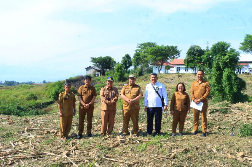 Bupati Bersama Ketua PN Balige Tinjau Rencana Lokasi Pembangunan PN Samosir