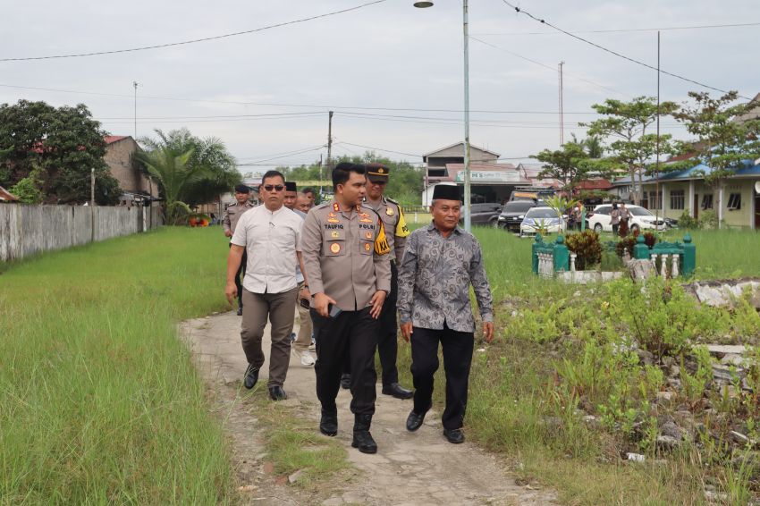 Bersilaturahim Ke Panti Asuhan Husnul Khotimah Kampung Lalang, Kapolres Batu Bara Berbagi Sembako Dan Kasur