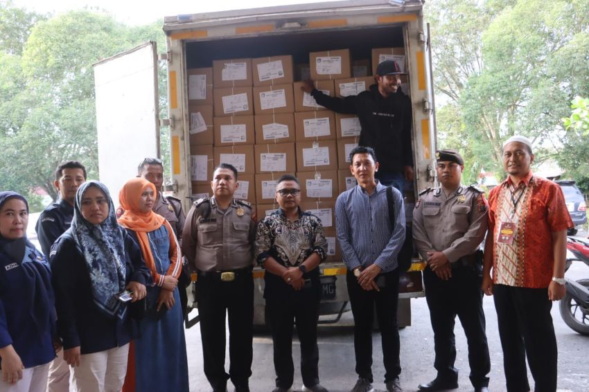 Polres Langkat Amankan Pendistribusian Logistik Pemilu 2024 KPU