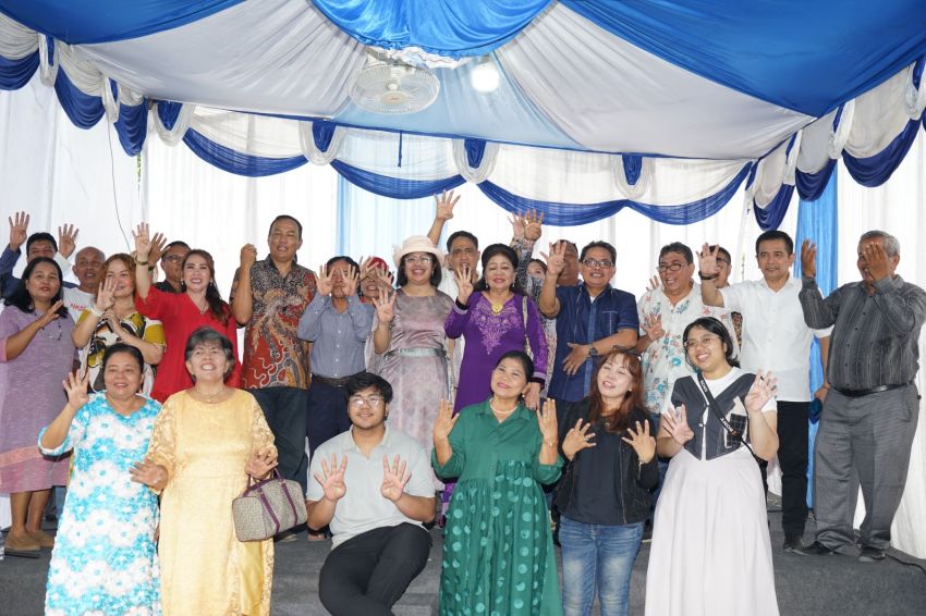 , Dr.Badikenita Br Sitepu,SE,SH.,M.Si Open House Dihadiri Ratusan Warga