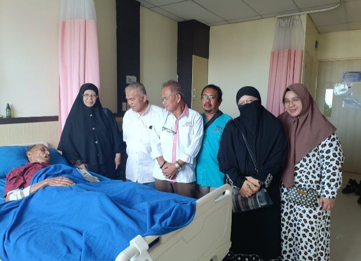 Tokoh Pers Muhammad TWH Opname, IMO Sumut Besuk dan Doakan Segera Sembuh