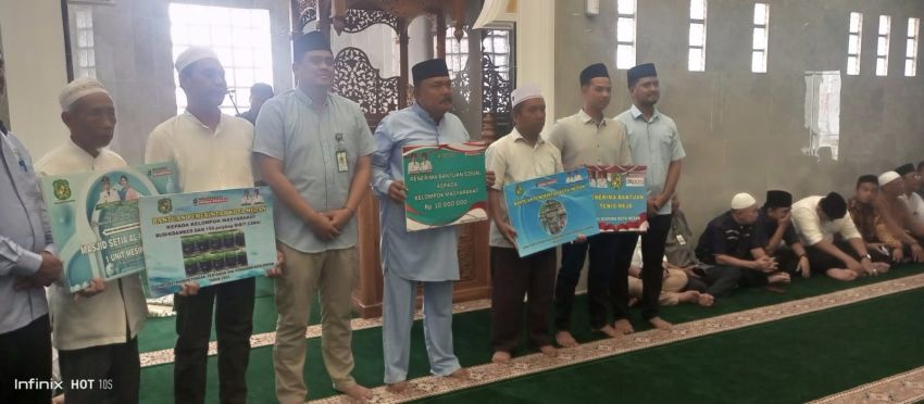 Walikota Medan Bobby Nasution Sholat Zuhur Berjemaah di Mesjid Setia Al Mukarram