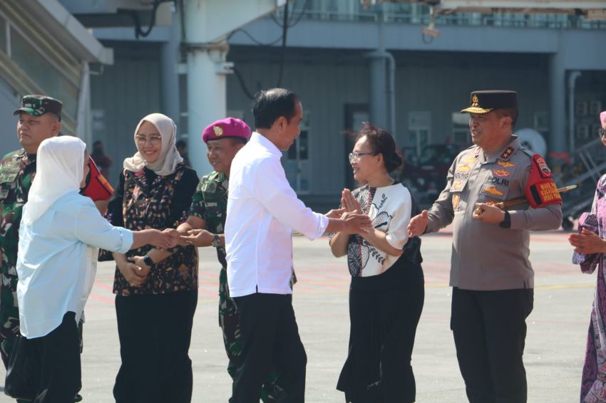 Kunker di Sumut Aman Lancar, Kapolda Sumut Antar Keberangkatan Presiden RI Menuju Jakarta