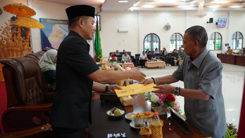 Sekda Langkat Amril Hadiri Rapat Paripurna DPRD, Penyampaian Laporan Reses Dan Usulan Pemberhentian Syah Afandin