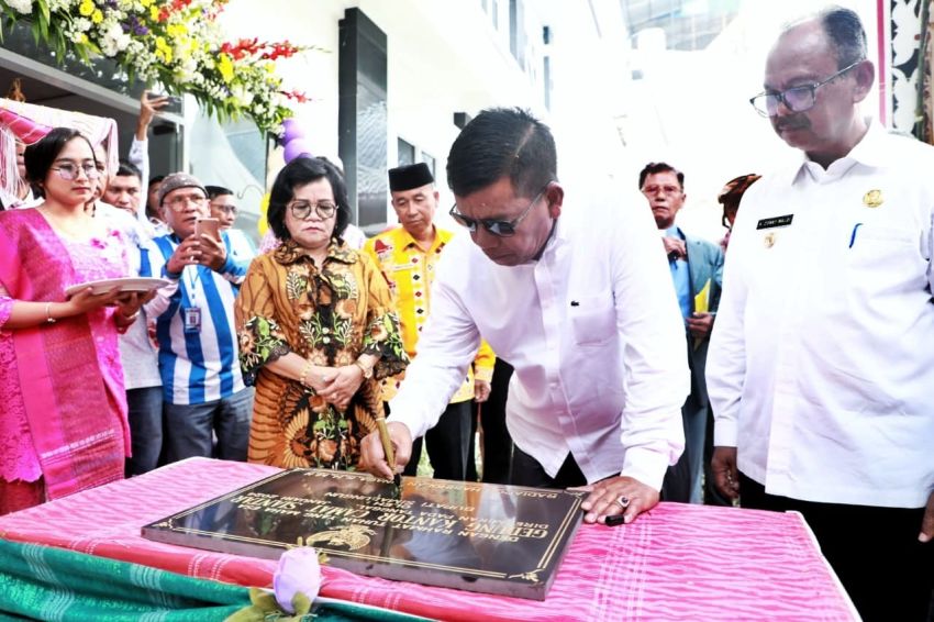 Bupati Simalungun bersama Wakil Resmikan Kantor Camat Siantar