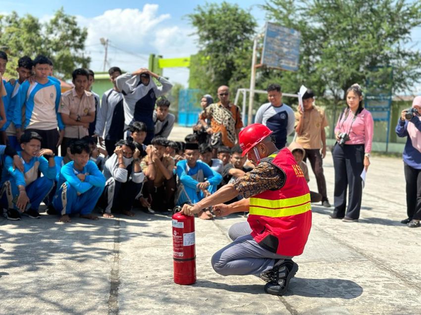 Edukasi Keselamatan, Pelindo Edukasi Cara Penggunaan Apar Kepada Siswa Belawan