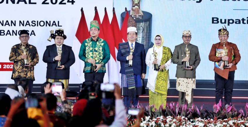 Bupati Simalungun Terima Penghargaan Anugerah PWI 2024, Radiapoh: "Ini Dapat Memicu Pemerintahan Kami Lebih Maju"