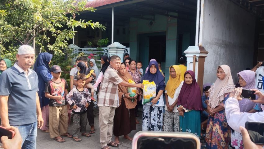 Harga Beras Melambung, HNSI Kota Medan Bagikan Sembako ke Warga