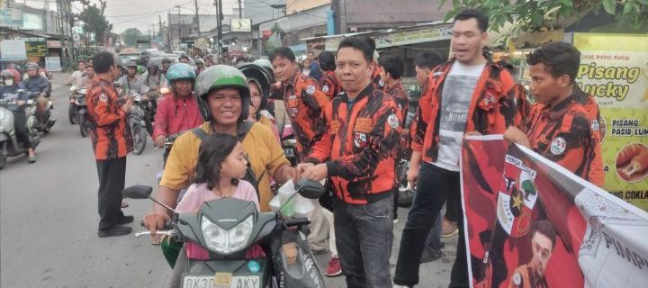 PAC PP Medan Tuntungan Bagi Takjil di Tanjung Selamat
