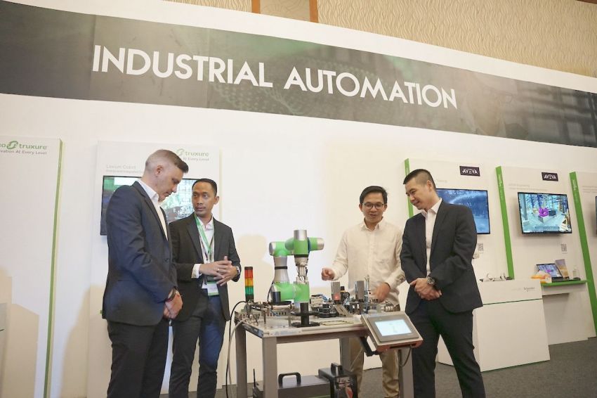 Schneider Electric Dukung Pengembangan Industri & Bangunan Hijau Melalui Solusi Digital serta Pengembangan SDM