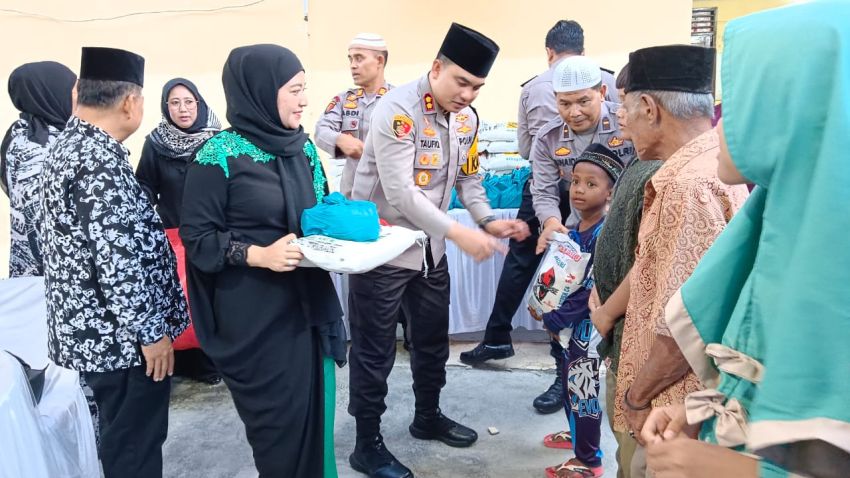 Kapolres Batu Bara AKBP Taufiq Hidayat Thayeb Buka Puasa Bersama Anak Yatim dan Forkopinca Medang Deras