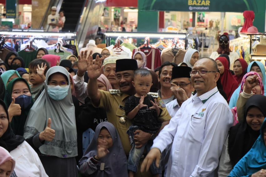 Walikota Binjai Berama Baznas Bagikan Vocher Belanja Untuk 250 Anak Yatim