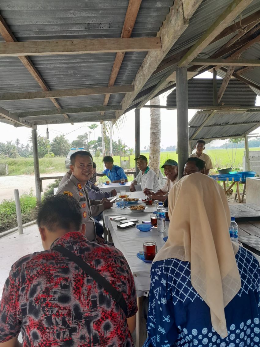 Kapolsek Indrapura Beserta Personil Temu Muka Dengan Petani Desa Aras