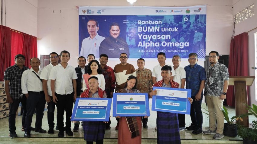 Erick Thohir Berikan Bantuan Untuk Para Disabilitas dan Moderamen GBKP di Sumut