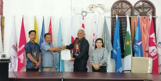 Efendy Naibaho Ambil Formulir Bakal Calon Bupati Samosir 2024