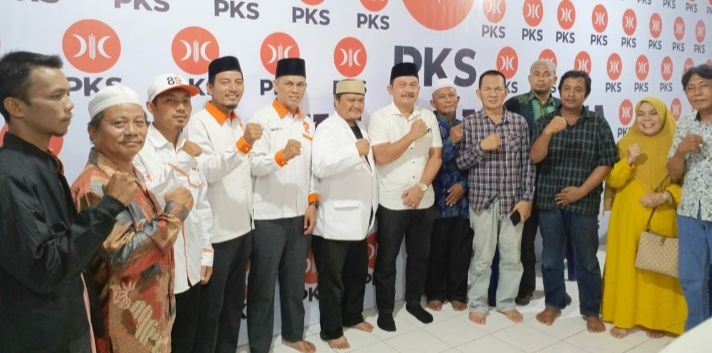 Drs Ahmad Sulham Sitompul MAP Serahkan Berkas Pendaftaran Calon Walikota ke PKS Kota Sibolga