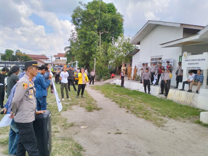 Aksi Lempar Telur Busuk & Ziarah Atas Sikap Arogansi Oknum Pangulu Rambung Merah Simalungun