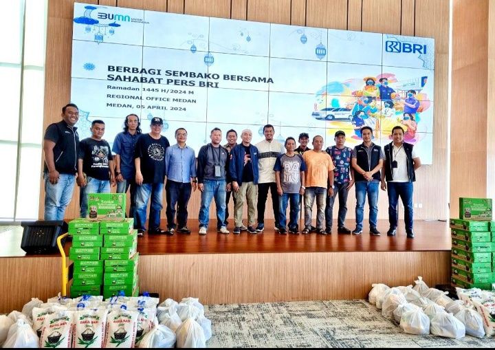 BRI Regional Office Medan Bagikan Paket Sembako kepada Sahabat Pers