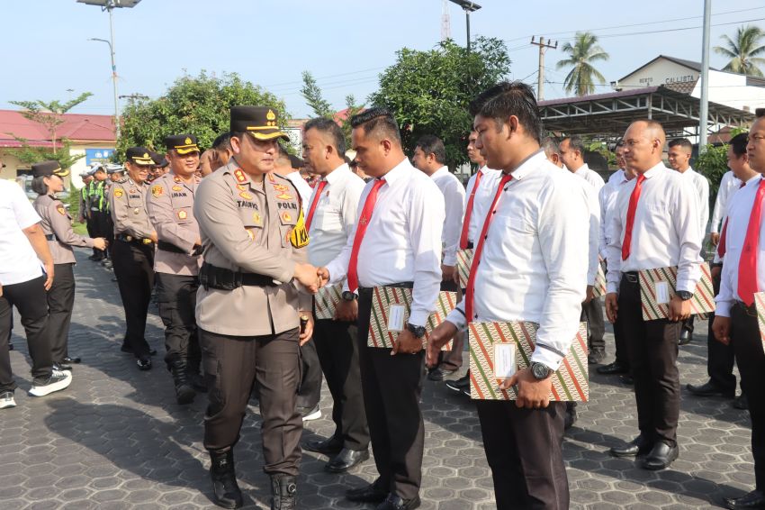 Ungkap Kasus Narkoba, Curas dan Curat, Kapolres Batubara Berikan Penghargaan  Kepada 45 Personel