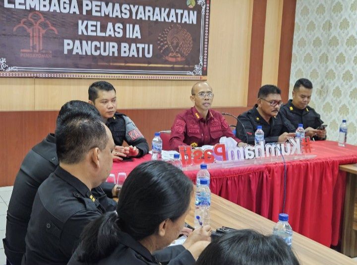 Rapat Dinas Internal, Plt Kalapas Pancur Batu Beri Penguatan Kepada Seluruh Pegawai