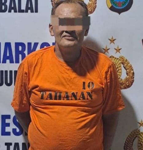 Saat Ditangkap, Pengedar Sabu Bersembunyi Dikolong Rumah, Barang Bukti Dua Paket