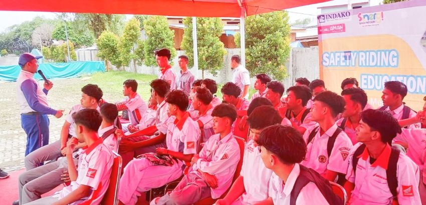Puluhan Pelajar SMKS Muhammadiyah 9 Medan Semangat Cari Aman di Jalan