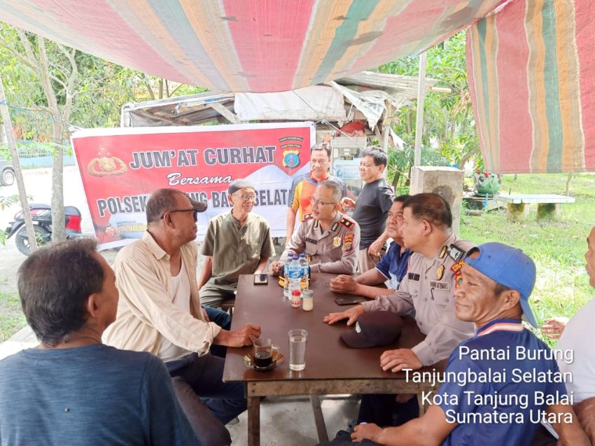 Kapolsek Tanjung Balai Selatan Pimpin Jumat Curhat Berikan Pesan Kamtibmas Kepada Masyarakat