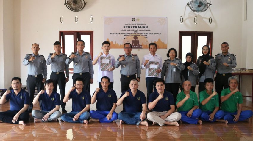 Di Hari Raya Waisak, 13 Orang Narapidana Lapas Klas IIA P.Siantar Beragama Buddha Dapat Remisi