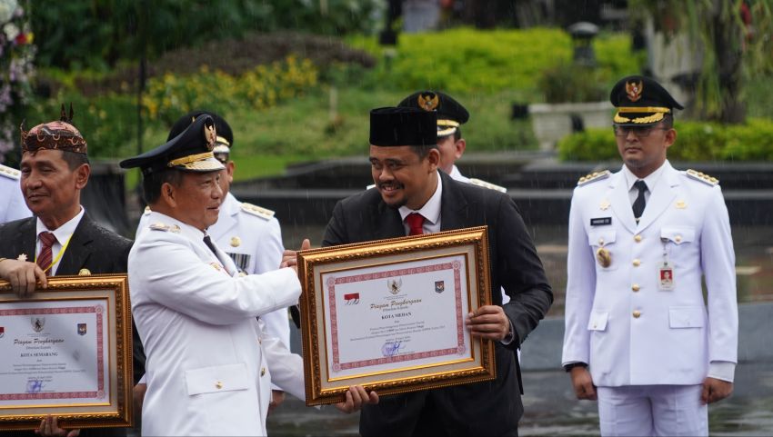 Bobby Nasution Raih Anugerah Tanda Kehormatan Satyalancana Karya Bhakti Praja Nugraha