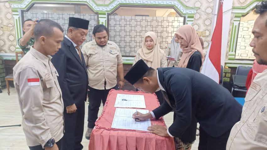 Bawaslu Lantik 18 Anggota Panwas Kecamatan Sekota Tanjungbalai Pilkada Tahun 2024