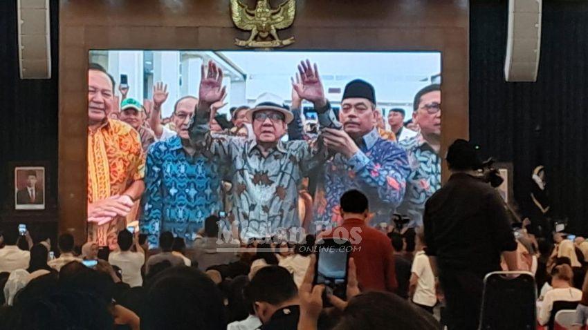 Ketua MPR RI Berikan Penghargaan pada Politikus Golkar Akbar Tanjung