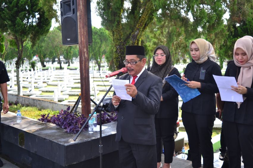 Plh. Kakankemenag Kota Medan Pimpin Doa Ziarah Makam Pahlawan dalam Rangka HUT ke 434 Kota Medan