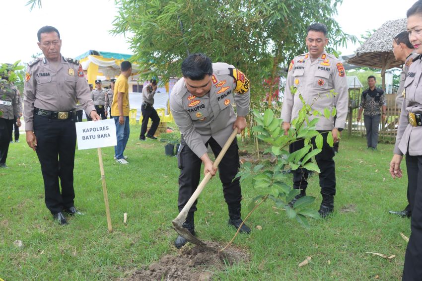 Hari Bhayangkara ke-78, Polres Batu Bara Tanam Pohon