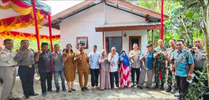 Rangkaian Hut ke 78 Bhayangkara, Kapolrestabes Medan Bedah Rumah Penggali Kubur di Pancur Batu