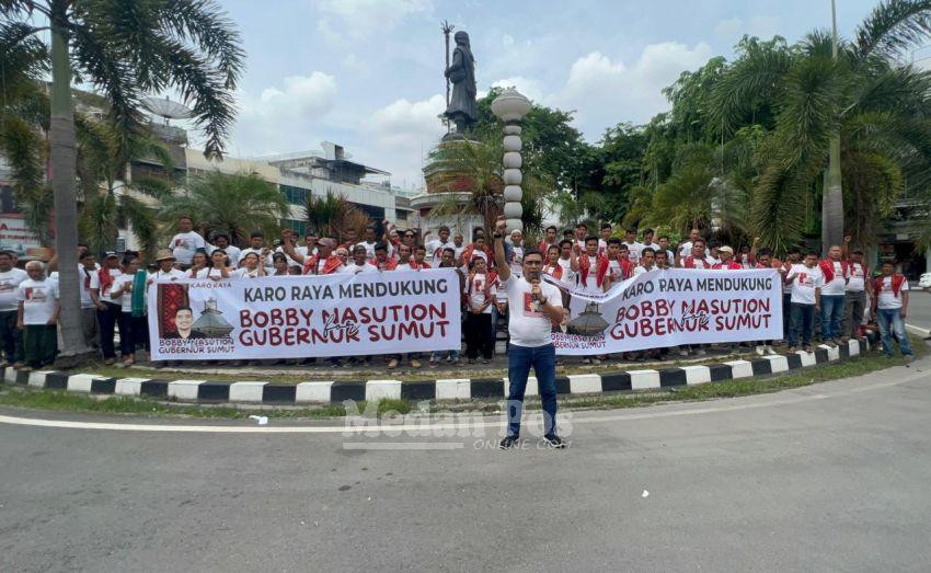 Di Depan Patung Guru Patimpus, Massa Karo Raya Deklarasi Dukung Bobby Nasution Jadi Gubernur Sumut