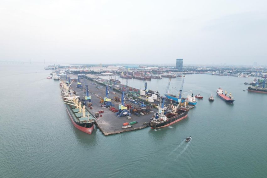 Produktivitas Melonjak Dan Port Stay Menurun Di Pelabuhan Jamrud Nilam Mirah Pasca Transformasi