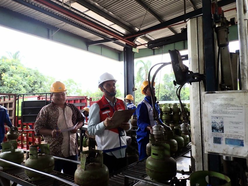 Pastikan Isi LPG 3 Kg Sesuai, Pertamina Patra Niaga Cek Berkala SPBE di Sumut