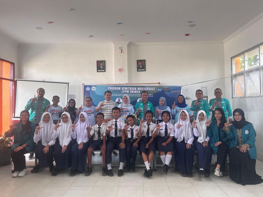 TIM PKM LPPM Unimed Gelar Pelatihan dan Pendampingan Analisis Cerpen berlatar Sumatera Utara di SMPN 15 Medan.
