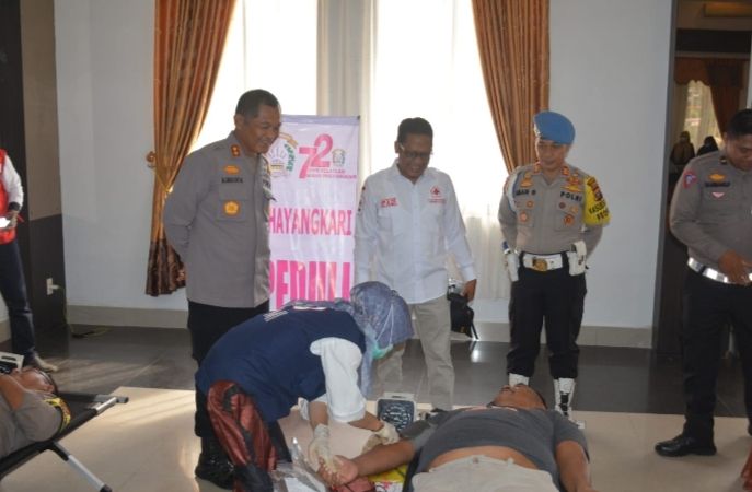Sambut HUT ke 78 Bhayangkara, Polres Labusel Bersama Masyarakat dan Karyawan Perkebunan Donor Darah