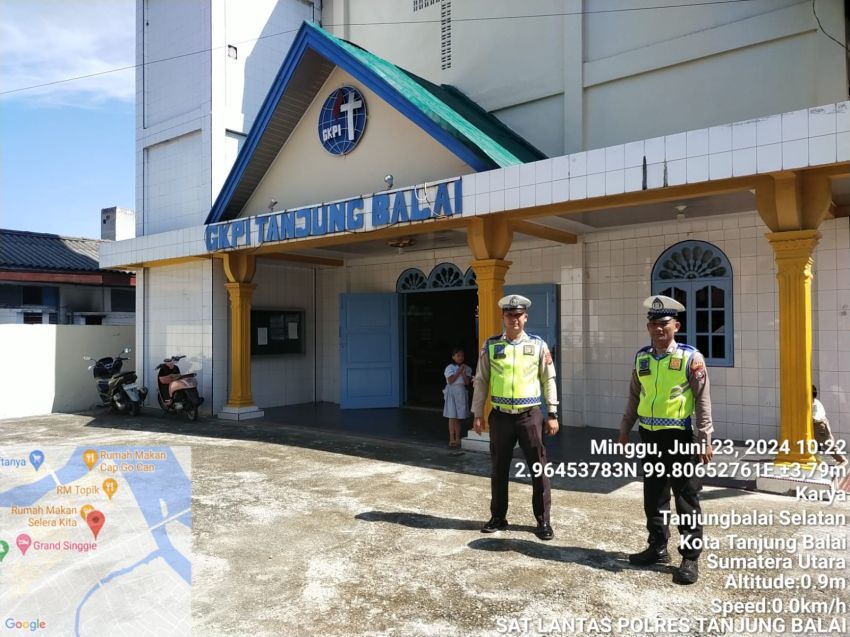 Personel Sat Lantas Polres Tanjung Balai Pastikan Jemaat Terhindar Dari Kecelakaan Lalu Lintas
