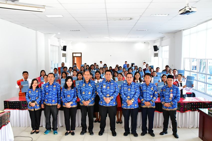 Bupati Samosir Serahkan SK Pengangkatan 54 PPPK Guru Formasi Tahun Anggaran 2023