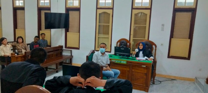 Sidang Penganiayaan Mahasiswi di Parkiran Mall Center Point, Hakim Tegur Ibu Terdakwa