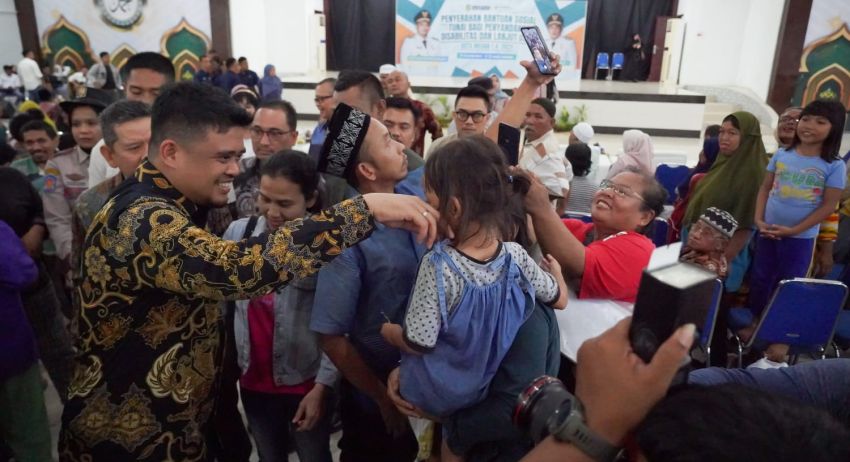 Serahkan BST kepada 1.500 Penerima Manfaat, Bobby Nasution : Tak Hanya Bantuan Tunai, Juga Skill