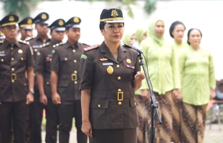 Kajari Langkat Yuliarni Appy, SH.MH  Pimpin Upacara dan Tabur Bunga di Makam Pahlawan