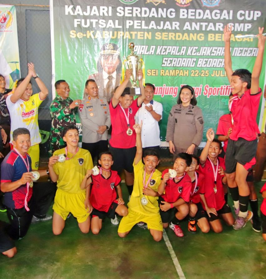 Berlangsung Semarak, Kapolres Sergai Dukung Futsal Pelajar Kajari Cup