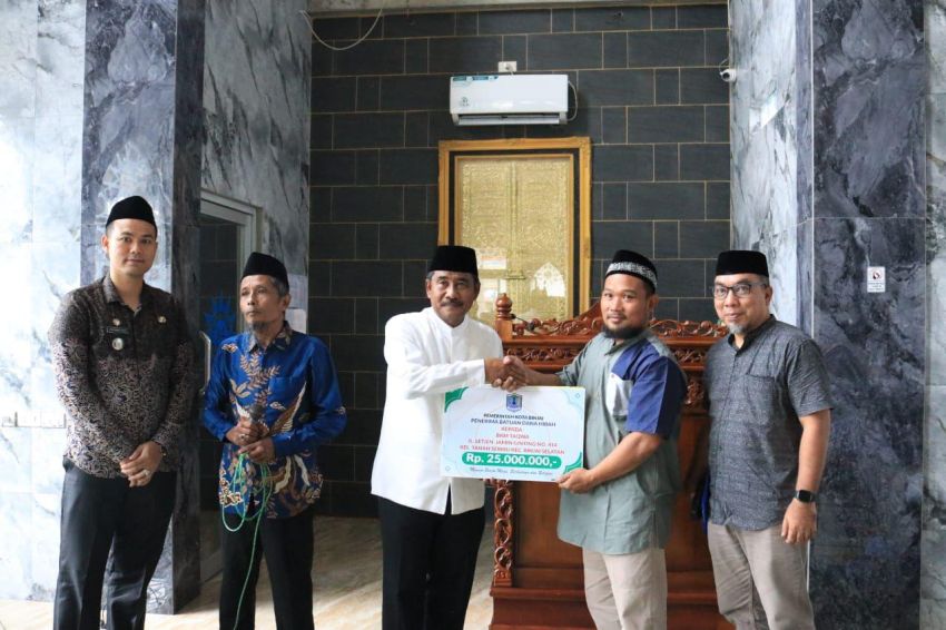 Wali Kota Binjai Serahkan Bantuan Dana Hibah Rp 25 Juta Di Masjid Taqwa