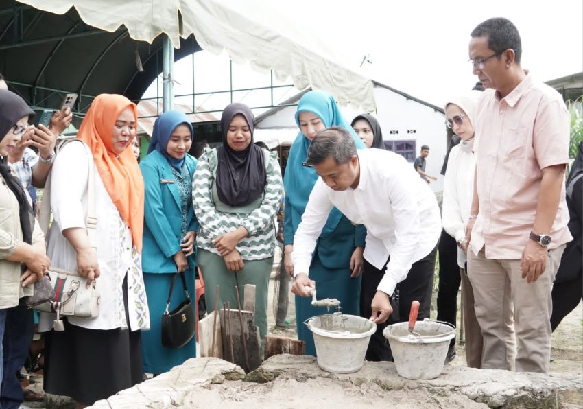 Serentak di Sumut, Pj Wali Kota Tebing Tinggi Letakkan Batu Pertama Pembangunan RTLH