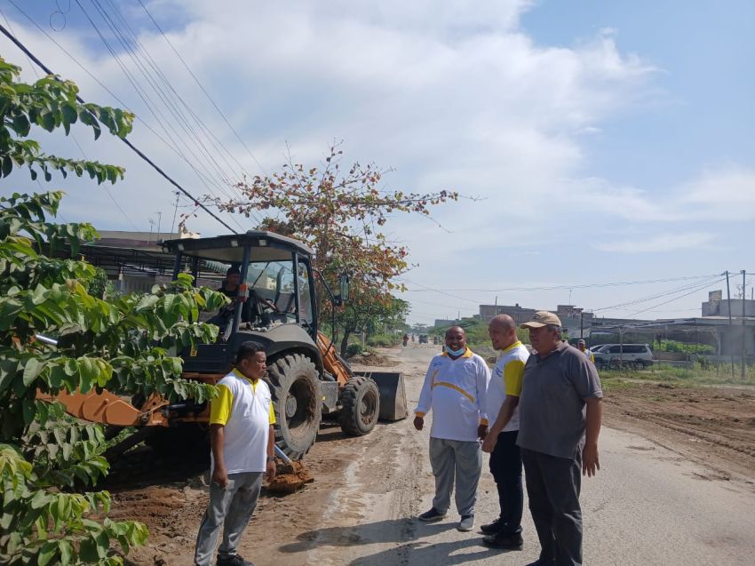 Semangat Haroan Bolon, Pengusaha Tangkahan Sappe Pardomuan Hutahean Bantu 5 Truk Batu Padas Perbaiki Jalan Perdagangan Bandar Simalungun